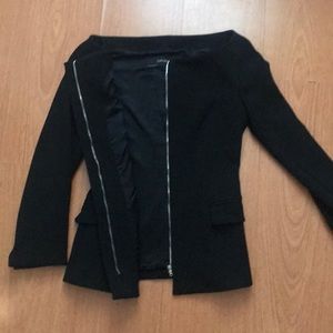 Zara black blazer with zipper. Open collar.